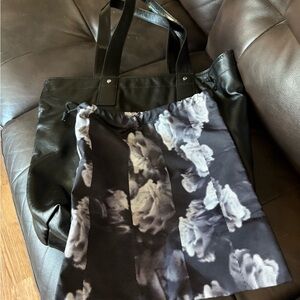 Lululemon tote: euc condition shows signs of wear